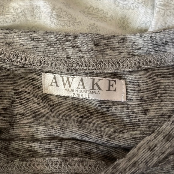 Gray t shirt - Picture 2 of 2